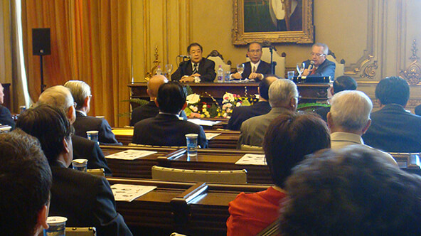 Mitsubishi & Co. donates Japanese law translations to the University of São Paulo Law School -  2010